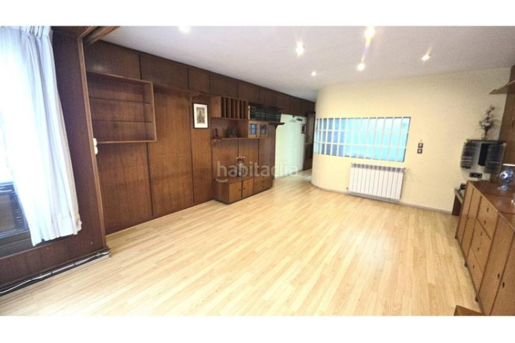 Piso oportunidad piso tipo casa gran garaje y terraza en Terrassa
