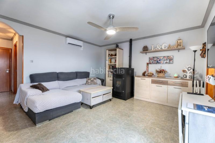 Casa adosada casa para entrar a vivir, con patio y terraza. a 10min. estación renfe este. en Terrassa