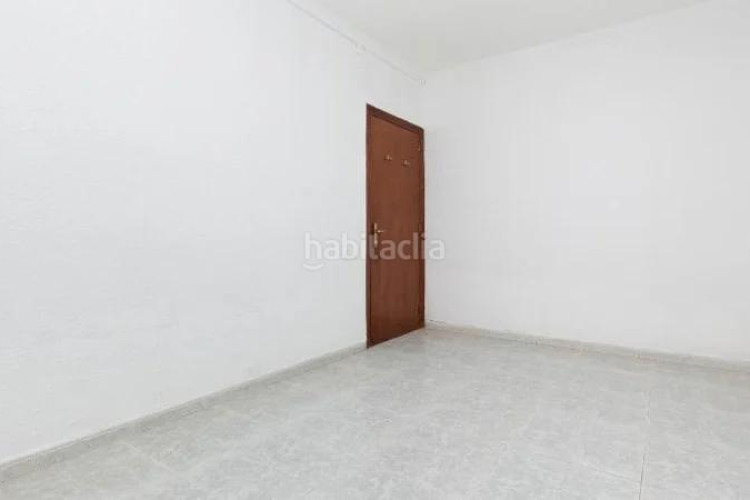 Piso (barcelona). "okupado" (no se puede visitar ni hipotecar). en Terrassa