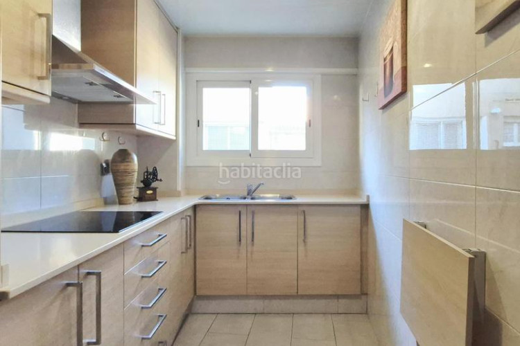 Piso cantoner de 115 m2 amb 4 hab i 2 banys al carrer faraday a 100 metres de la plaça del progres en Terrassa