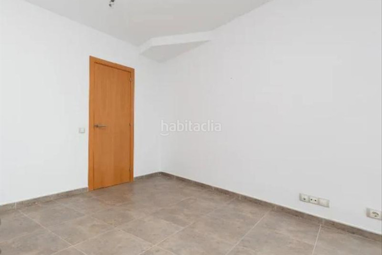 Piso (barcelona). "okupado" (no se puede visitar ni hipotecar). en Terrassa