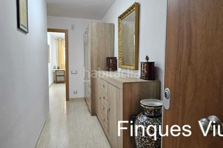 Piso  en planta baja totalmente actualizado 3 hb. con patio y parking en Terrassa