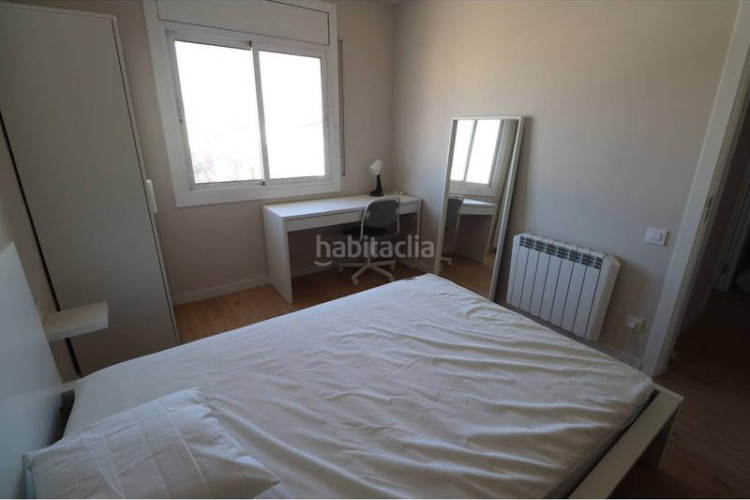 Piso escoles, acabado de reformar en Plaça Catalunya - Escola Industrial Terrassa