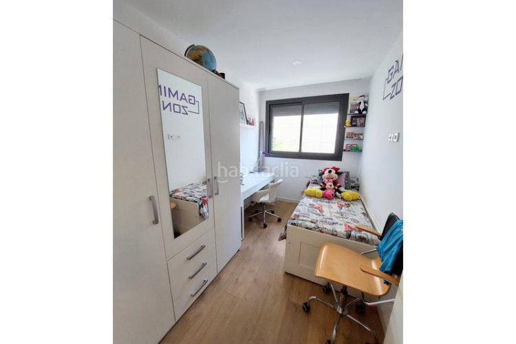 Piso  seminuevo junto a rambla, 3 habitaciones y pk opcional.. muy actual en Terrassa