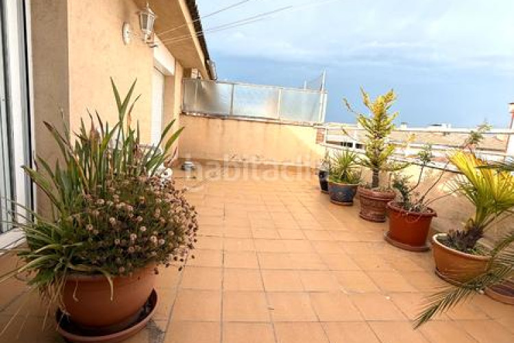 Dúplex ático dúplex, 4 habs.+ 3 wc, ascensor, parking y 2 terrazas. en Terrassa