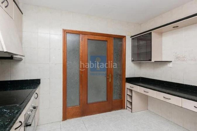 Piso inmueble ilegalmente okupado situado en la calle azorin 4, bajos 1, , barcelona en Terrassa