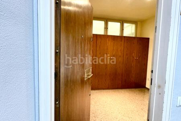 Piso  señorial único en pleno centro – 6 habitaciones, 3 baños, terraza de 200 m², parking incluido en Terrassa