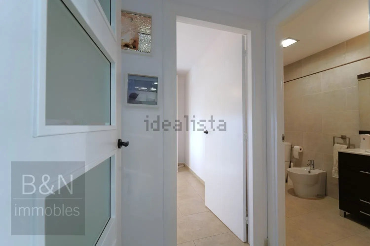 ¡Bienvenido al hogar de tus sueños! Este exclusivo dúplex es mucho más que una vivienda.