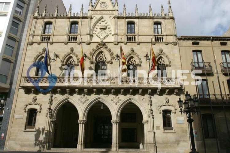 Casa adosada ione finques ofrece en Les Arenes - La Grípia - Can Montllor Terrassa