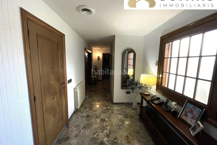 Casa adosada con amplias terrazas y gran potencial en Terrassa