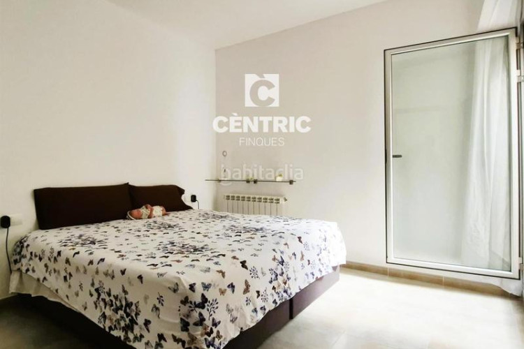 Piso planta baja seminueva de 3 hab con patio 60 m2 sur en francesc macia en Terrassa