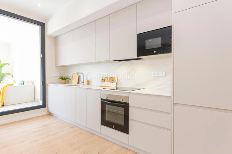 Piso precioso piso en inmejorable ubicación: vivienda esquinera con mucha luz: salón-comedor-cocina, 3 habitaciones, 2 baños, terraza.. en Terrassa