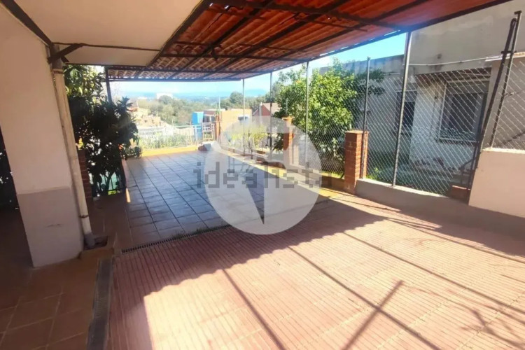 Casa independiente en calle del Camerun