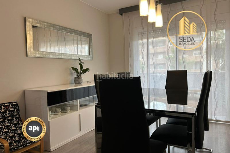 Piso amplio piso familiar con suite, balcones y parking en zona residencial tranquila en Terrassa