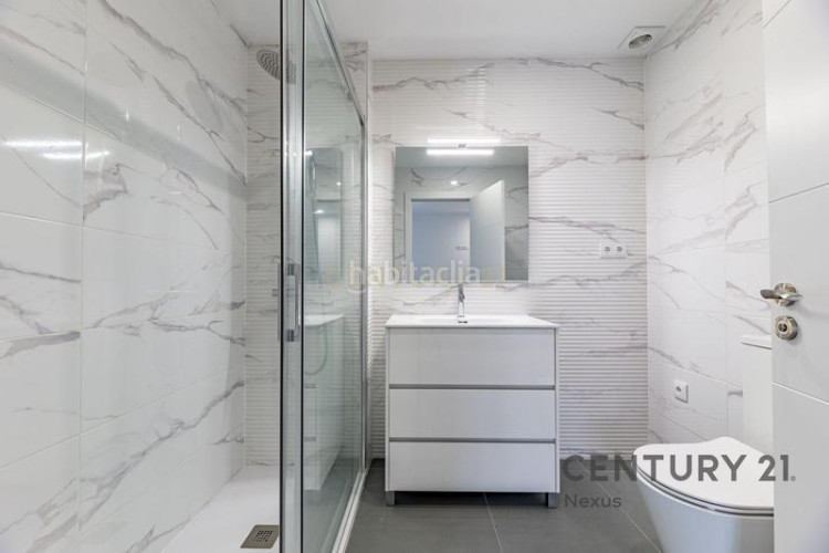 Apartamento en carrer de pere fizes ático dúplex con distribución invertida, suite, terrazas y acabados premium en Terrassa
