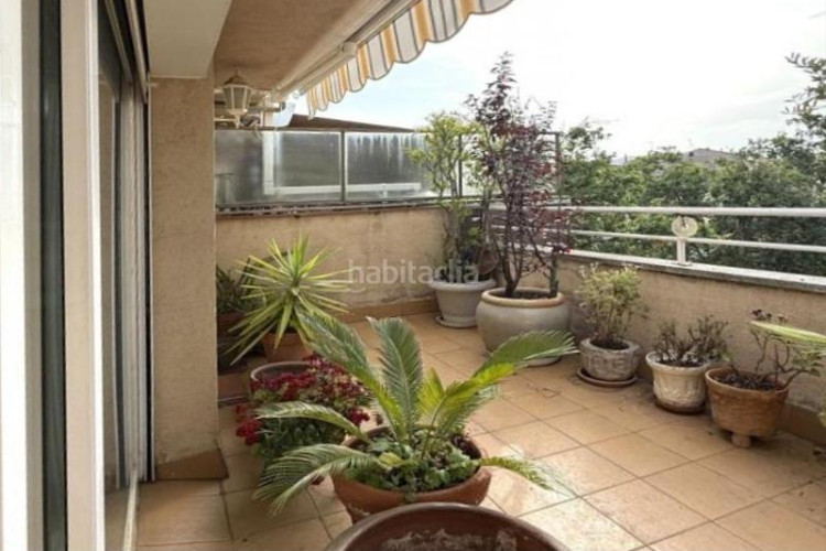 Dúplex  140 m2 de 4 hab mas estudio con 2 terrazas y parking en la plaça lluis companys en Terrassa