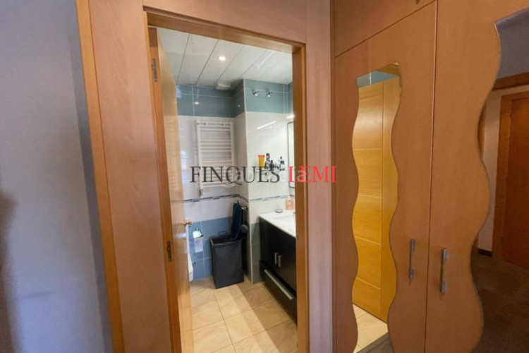 Piso dúplex de lujo con ascensor, terraza y acabados premium en Terrassa