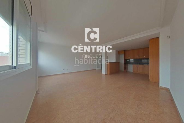 Piso amplio piso reformado con 4 habitaciones y ascensor ideal para familias o inversores! en Terrassa