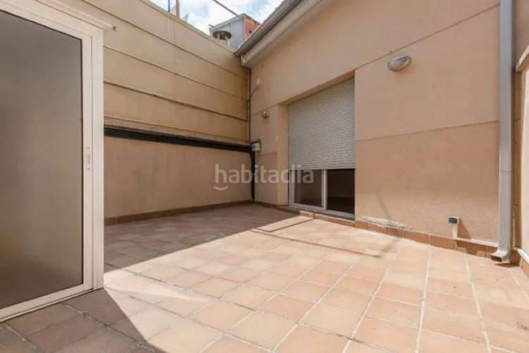 Piso errassa (barcelona). "okupado" (no se puede visitar ni hipotecar). en Terrassa