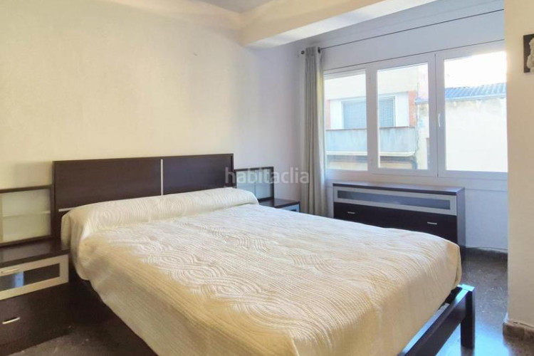 Piso cantoner de 115 m2 amb 4 hab i 2 banys al carrer faraday a 100 metres de la plaça del progres en Terrassa