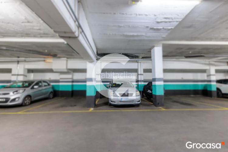 Planta baja precioso piso con terraza y parking en Can Roca en Terrassa