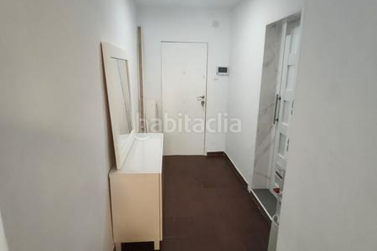 Piso  reformado en La Cogullada 3 dormitorios, 1 baño, todo exterior, cocina individual, con dos balcones uno de 6m y otro de 4m y en Terrassa