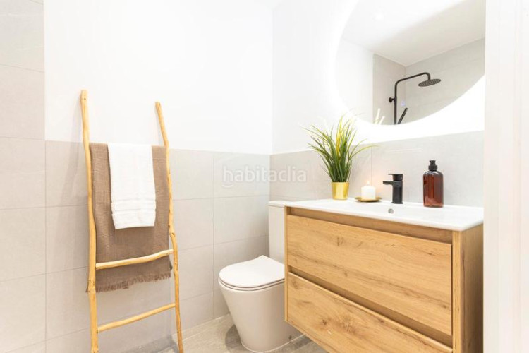 Piso precioso piso en inmejorable ubicación: vivienda esquinera con mucha luz: salón-comedor-cocina, 3 habitaciones, 2 baños, terraza.. en Terrassa