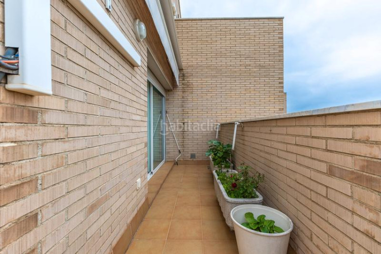 Ático  dúplex con terrazas y vistas panorámicas a un paso del centro , plaza de parking incluida en Terrassa