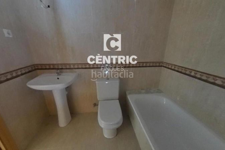 Dúplex piso espacioso con 4 habitaciones gran inversión ! en Terrassa