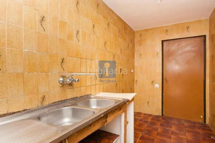 Piso inmueble ilegalmente okupado situado en la calle guadiana 2, 42, , barcelona en Terrassa