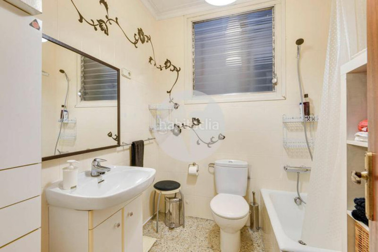 Casa exclusiva casa de tres plantas y un estudio a tan solo 5 minutos del centro en Terrassa