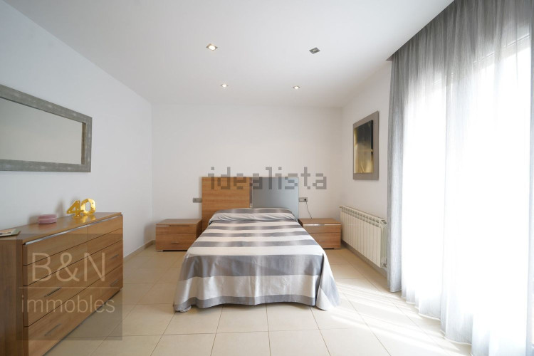 Un hogar reformado, con doble salida exterior y solo un vecino.