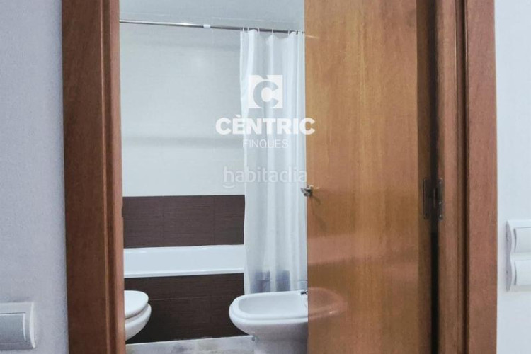 Piso planta baja seminueva de 3 hab con patio 60 m2 sur en francesc macia en Terrassa