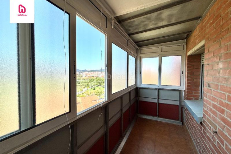 Piso  de 4 habitaciones con lavadero galería y balcón en Terrassa