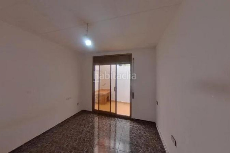 Piso (barcelona). "okupado" (no se puede visitar ni hipotecar). en Terrassa