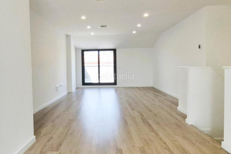 Dúplex duplex invertit obra nova de 160 m2 4 hab dobles i 4 terrasses al carrer transversal en Terrassa