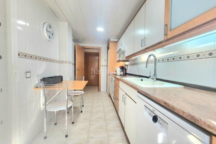 Piso 3 dormitorios, piscina, parking y trastero en Terrassa