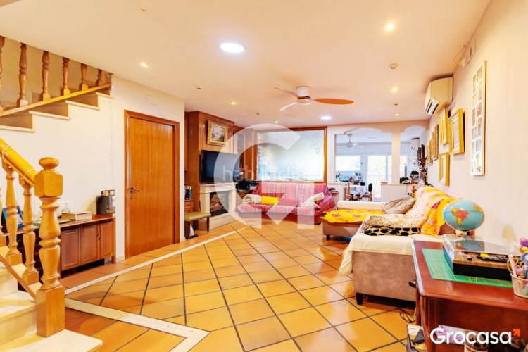 Casa amplia casa para dos familias en Les Arenes - La Grípia - Can Montllor Terrassa