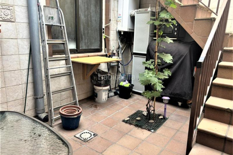 Planta baja entrada independiente y con patio en Zona Esportiva Terrassa