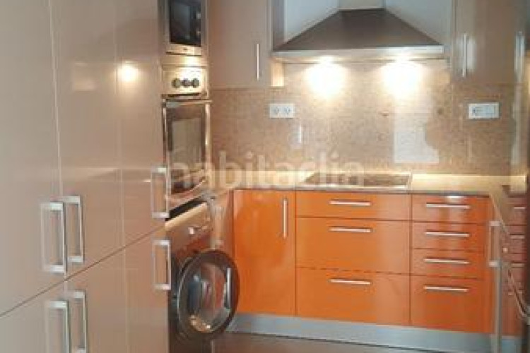 Piso acogedor piso de 1 dormitorio en venta, con cocina americana, terraza acristalada y parking. ideal para disfrutar de comodidad y e en Terrassa