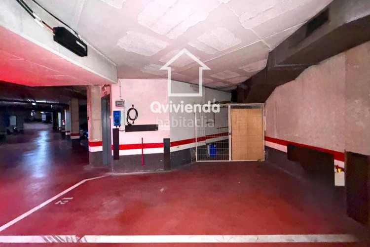 Ático  de 3 habitaciones con gran balcón en av glories catalanes, en Terrassa