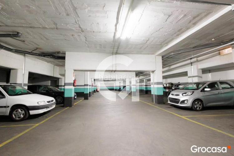 Planta baja precioso piso con terraza y parking en Can Roca en Terrassa