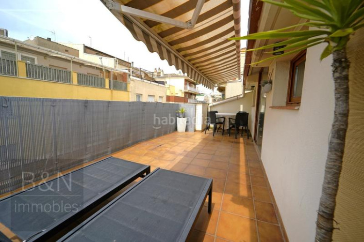 Dúplex un hogar con espacios amplios, una espectacular terraza, balcón y tres dormitorios en Terrassa
