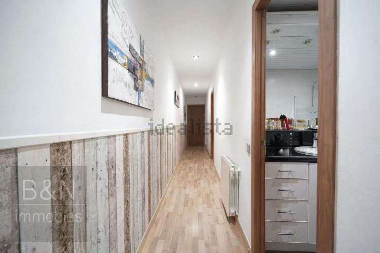 EN EL CENTRO DE TERRASSA CON TERRAZA DE 20 m² Y A UN PASO DEL PARC VALLPARADÍS