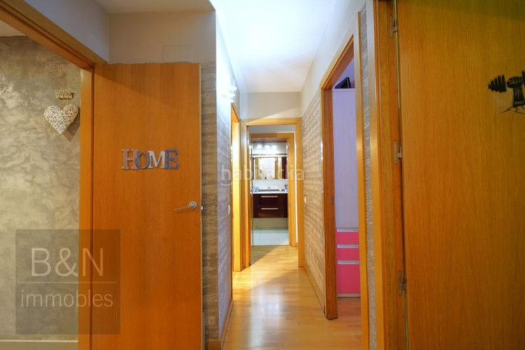 Dúplex tu hogar con alma espacio, confort, tres salidas al exterior y zona comunitaria con piscina y plaza de parking en Terrassa