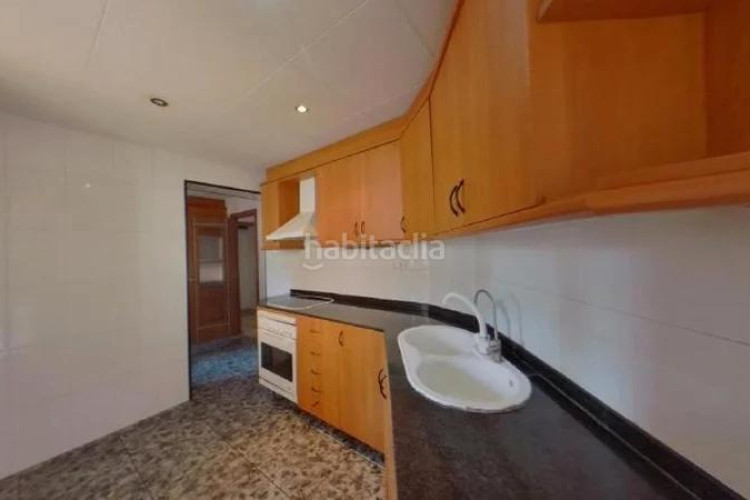 Piso (barcelona). "okupado" (no se puede visitar ni hipotecar). en Terrassa