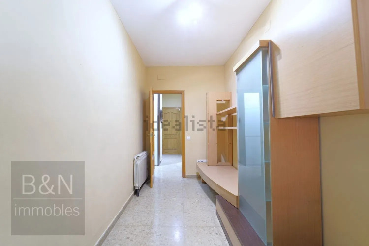 ¡Un piso muy amplio, listo para entrar a vivir con plaza de parking!