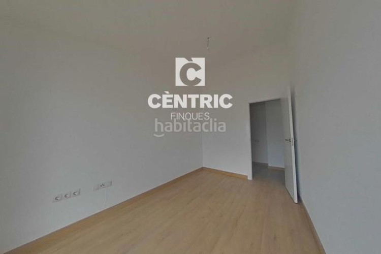 Piso amplio piso reformado con 4 habitaciones y ascensor ideal para familias o inversores! en Terrassa