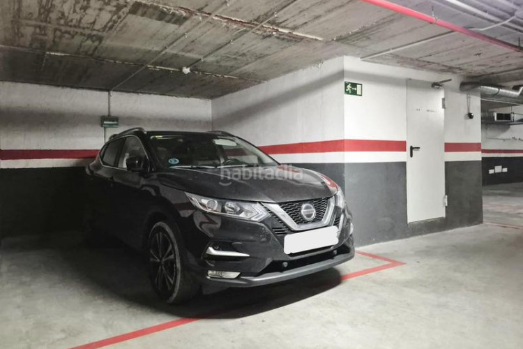 Piso edifici blau cel 3 hab amb 12 m2 sud al costat estacio est en Terrassa