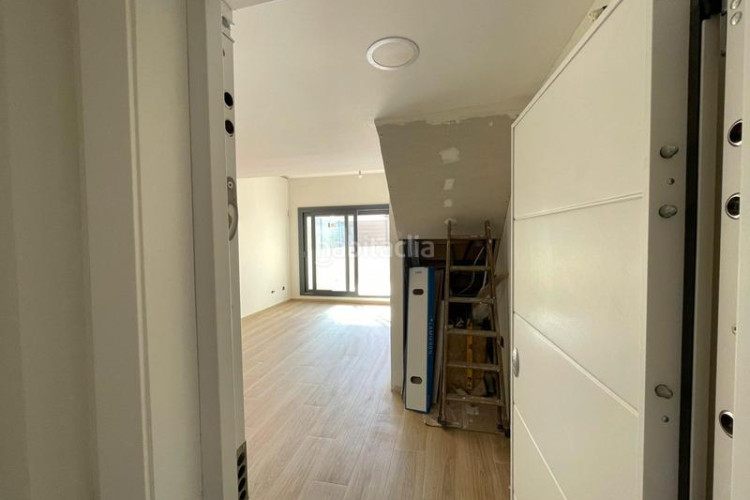 Dúplex zona de Ca n'Aurell. duplex de obra nueva de 3habs. + 1lav. + terraza en Terrassa